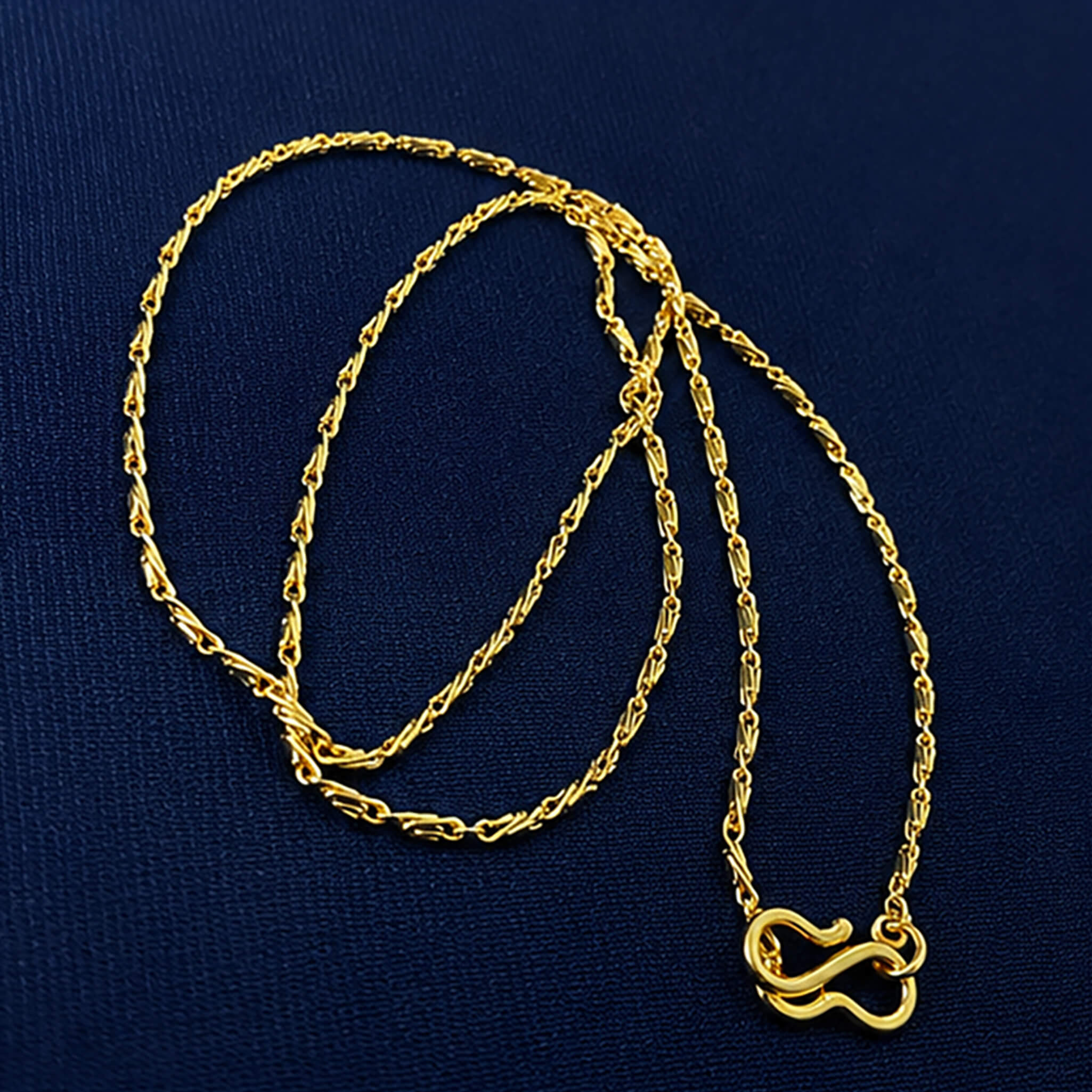 Aurelia Delicate Golden Twist Chain